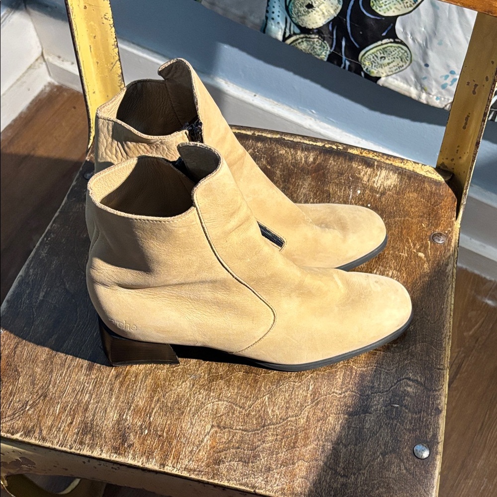 Arche Beige Leather Ankle Boots
